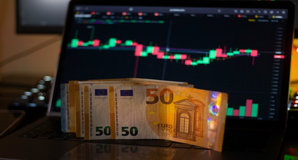 EU CLO triple-A spreads see modest widening